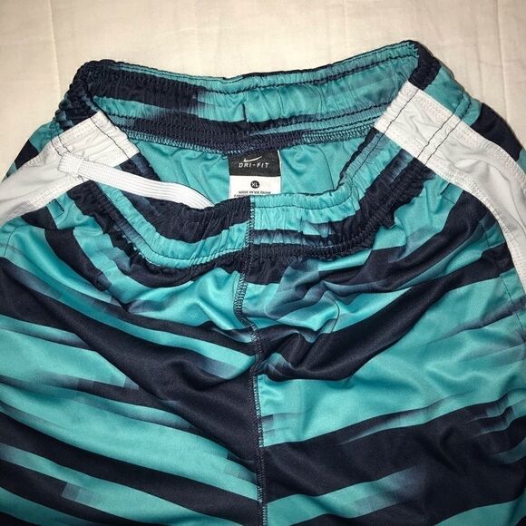 Nike boys athletic shorts size YXL - Picture 2 of 3